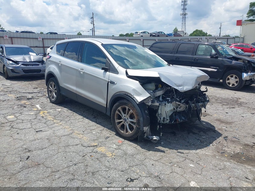 Photo of the 2017 FORD ESCAPE SE