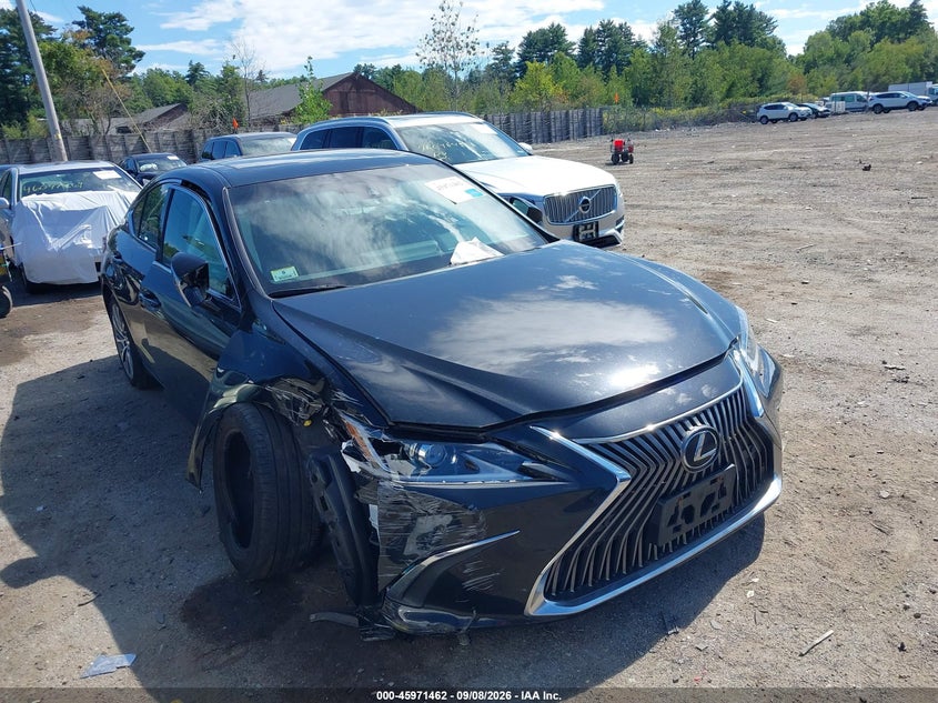 Photo of the 2021 LEXUS ES 350