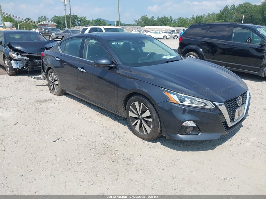 Photo of the 2019 NISSAN ALTIMA 2.5 SV