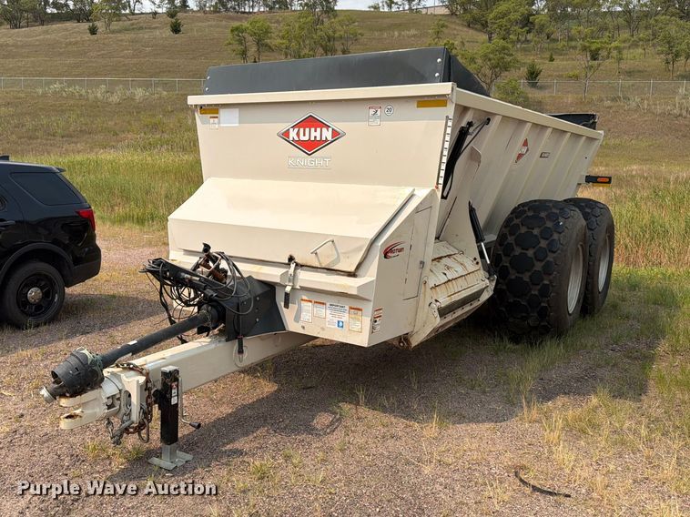 Photo of the KUHN SLC141T MANURE SPREADER