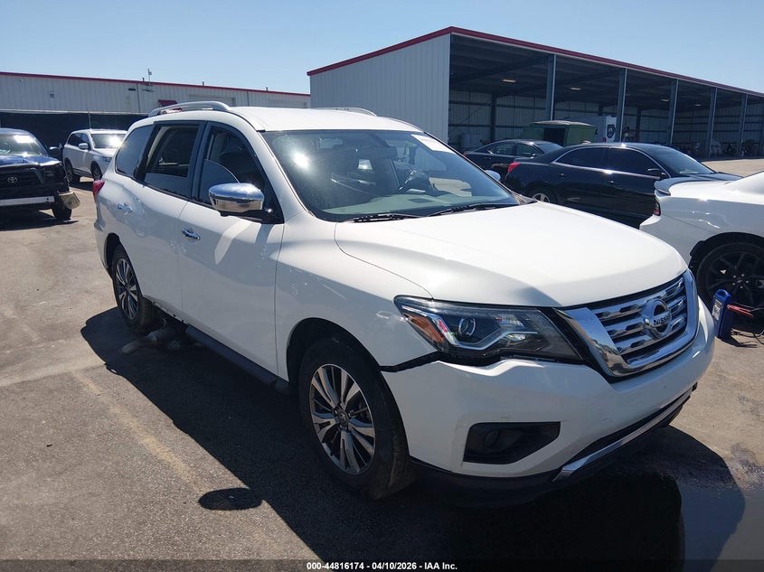 Photo of the 2019 NISSAN PATHFINDER SL