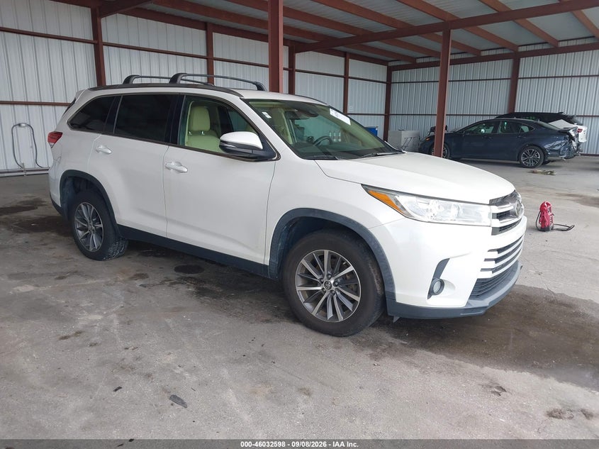 Photo of the 2019 TOYOTA HIGHLANDER XLE