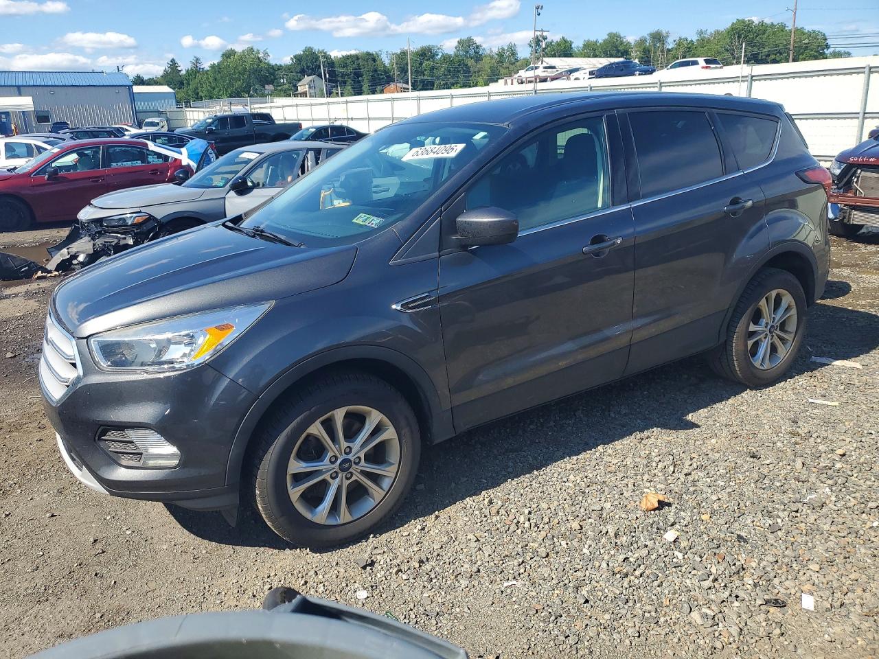 Photo of the 2019 FORD ESCAPE SE