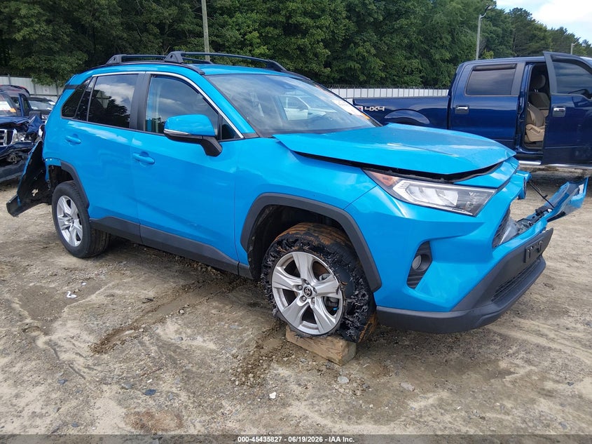 Photo of the 2021 TOYOTA RAV4 XLE