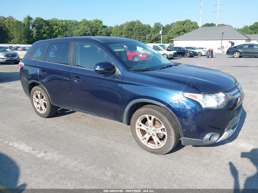 Photo of the 2015 MITSUBISHI OUTLANDER SE