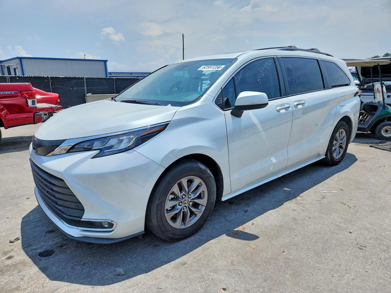 Photo of the 2022 TOYOTA SIENNA XLE