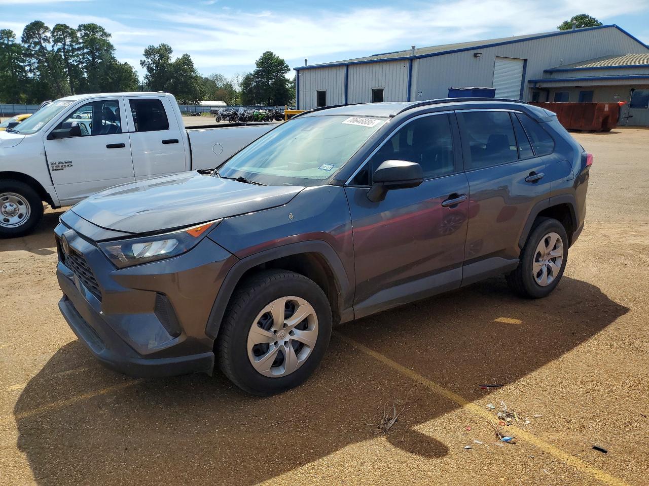 Photo of the 2020 TOYOTA RAV4 LE