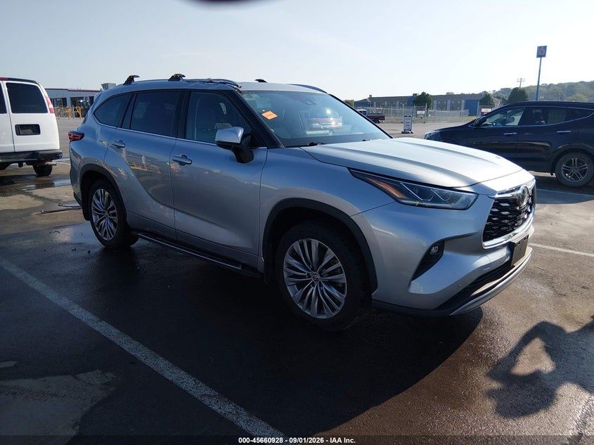 Photo of the 2021 TOYOTA HIGHLANDER PLATINUM