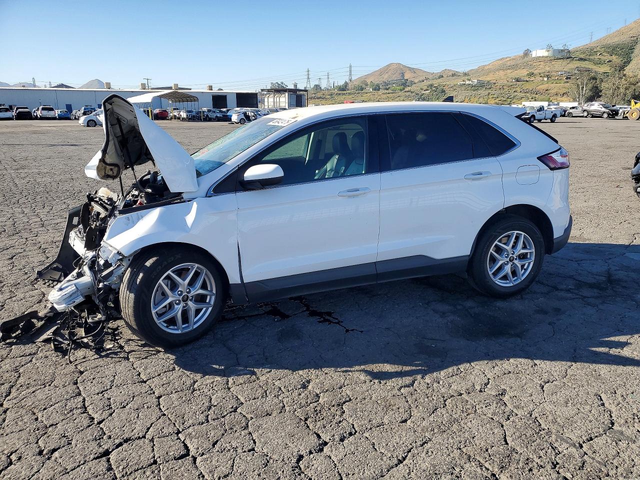 Photo of the 2024 FORD EDGE SEL