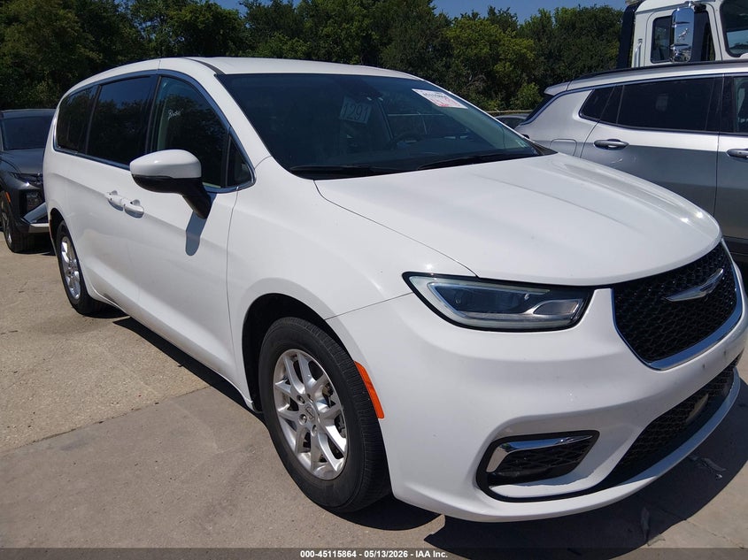 Photo of the 2023 CHRYSLER PACIFICA TOURING L