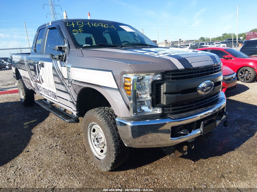 Photo of the 2019 FORD F-250 XL