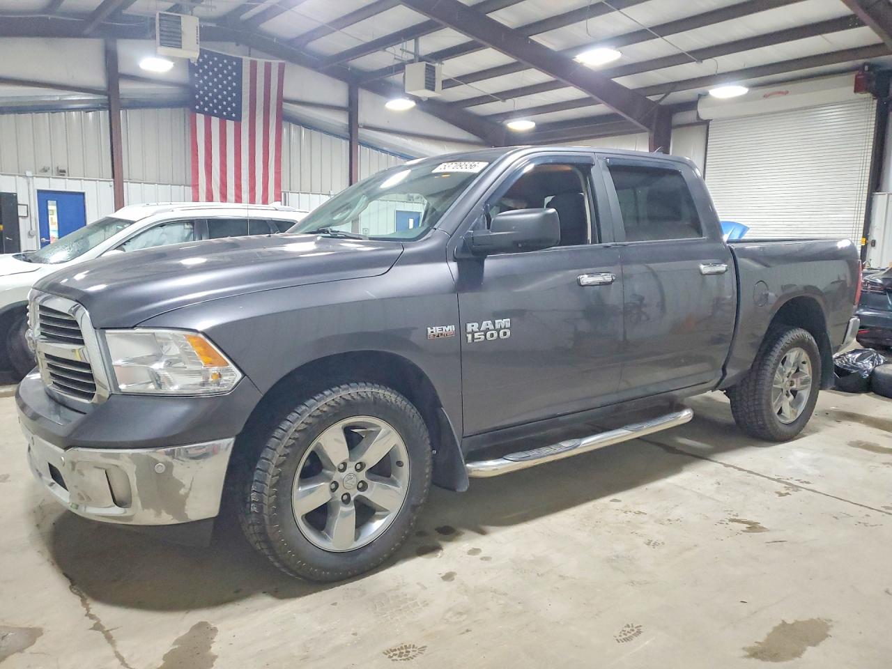 Photo of the 2016 RAM 1500 SLT